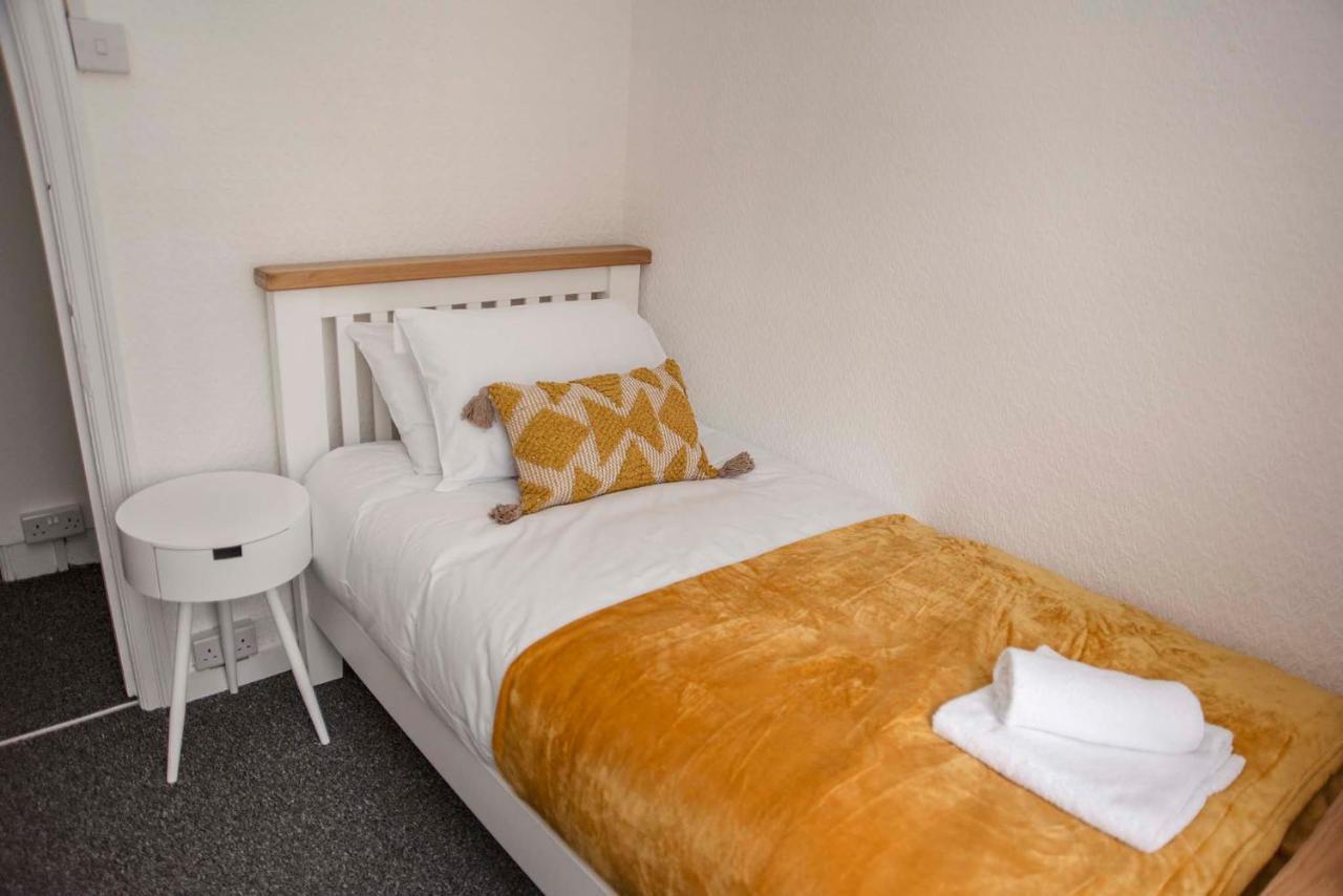 Six Bells Retreat Villa Abertillery ภายนอก รูปภาพ