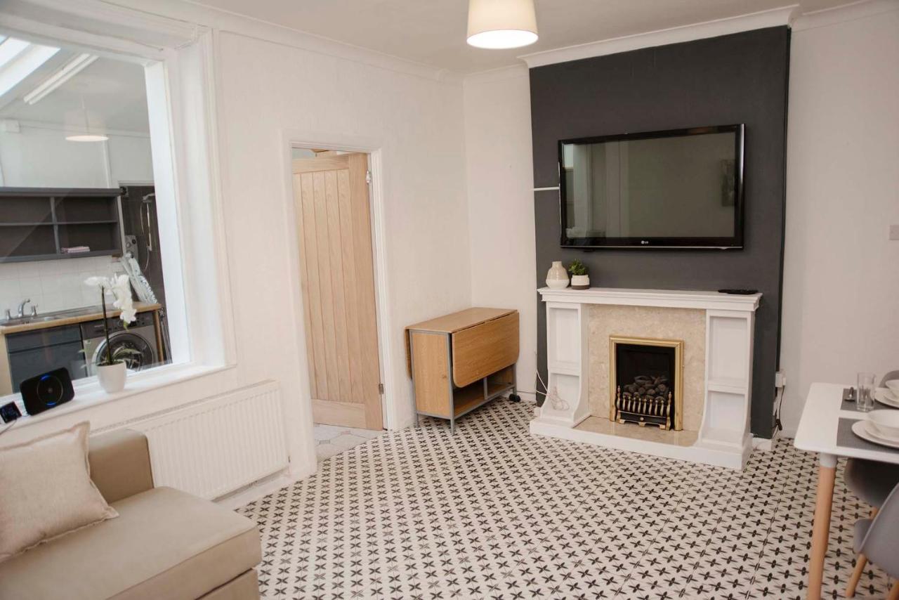 Six Bells Retreat Villa Abertillery ภายนอก รูปภาพ
